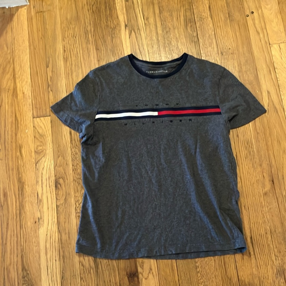 Tommy Hilfiger grey men’s t-shirt size medium